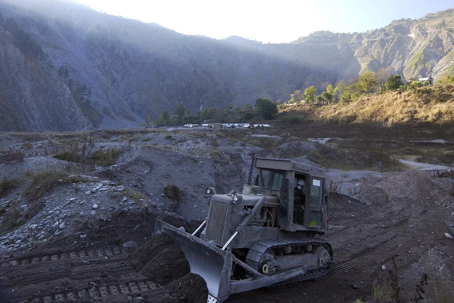 Excavator preparing a building pad on a new construction site in Northwest Arkansas